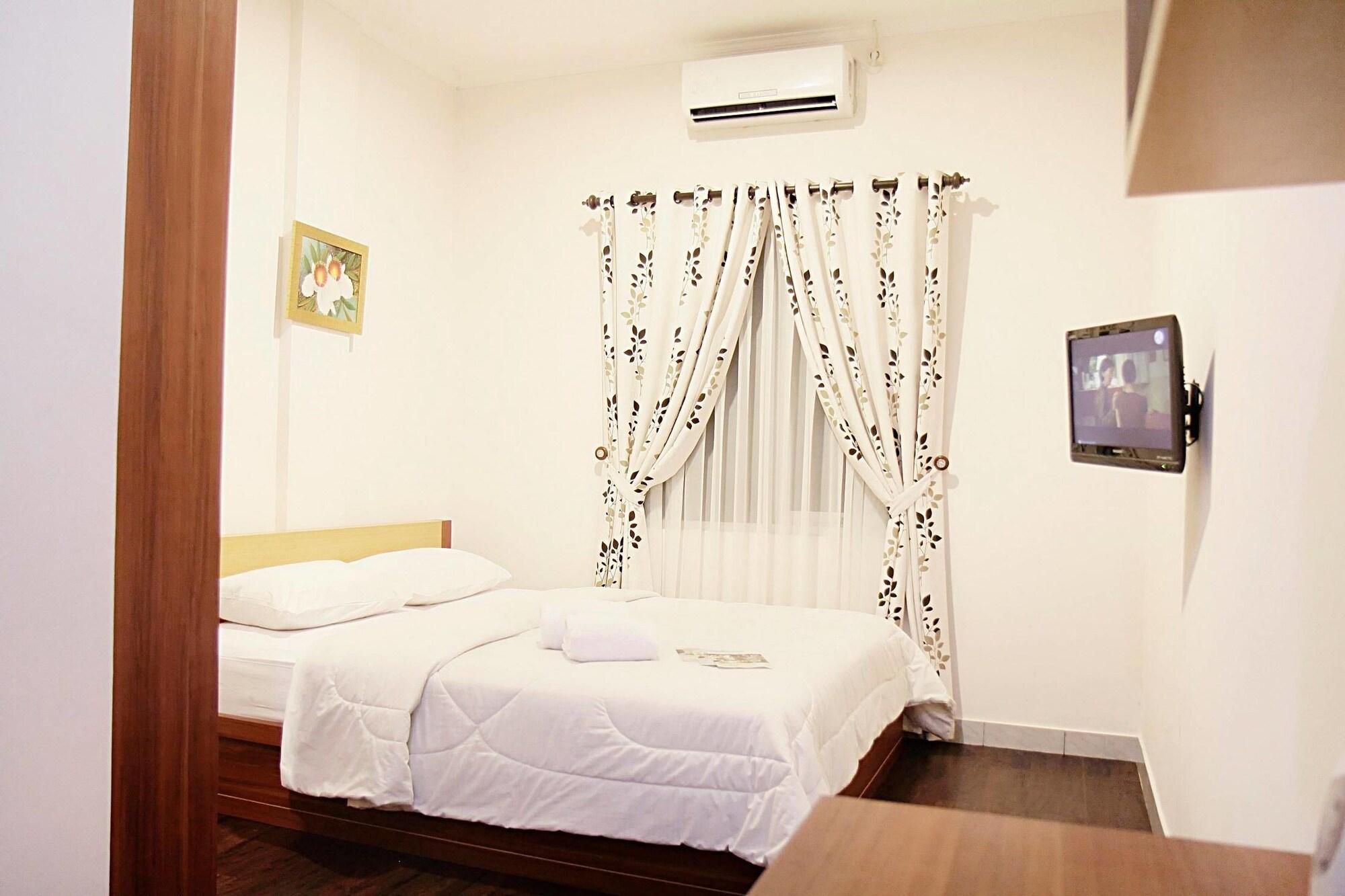Hotel Lotus Бандунг Экстерьер фото
