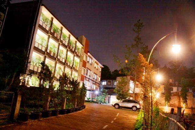 Hotel Lotus Бандунг Экстерьер фото