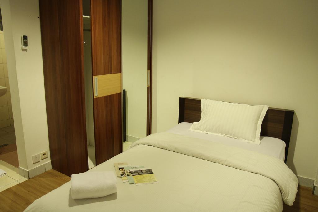 Hotel Lotus Бандунг Номер фото