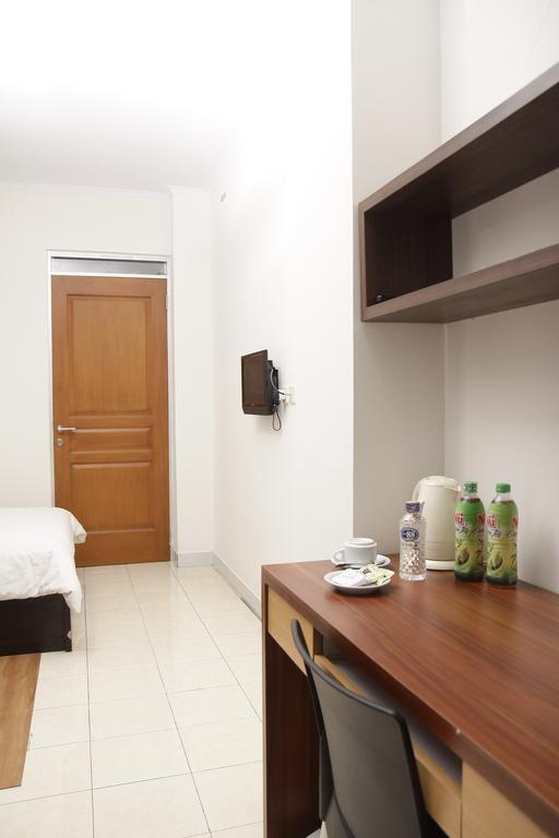 Hotel Lotus Бандунг Номер фото