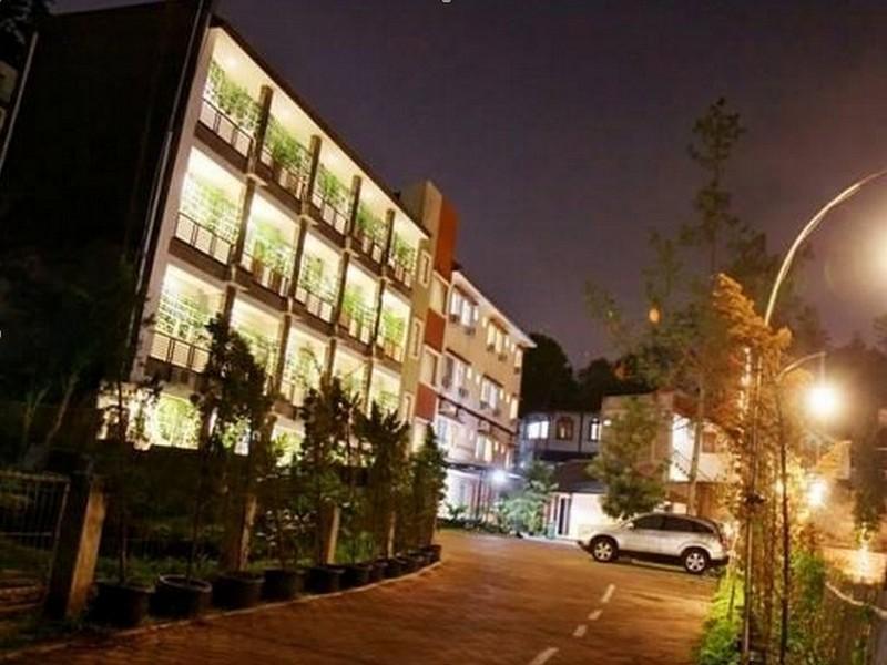 Hotel Lotus Бандунг Экстерьер фото